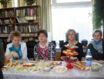 За святковим чаюванням – керівники бібліотек вінницьких вишів