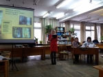 Бібліотекар Юлія Нігруца декламує сонети В. Шекспіра українською мовою