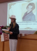 Юна поетеса Ярослава Нікіфорова з власними віршами, присвячені мамі