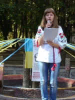 Учасниця заходу Добровольська Оксана декламує твір Т.Г. Шевченка