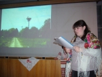 Студентка ІнМТ Кулик Аліна декламує вірш присвяченний Раїсі Кириченко